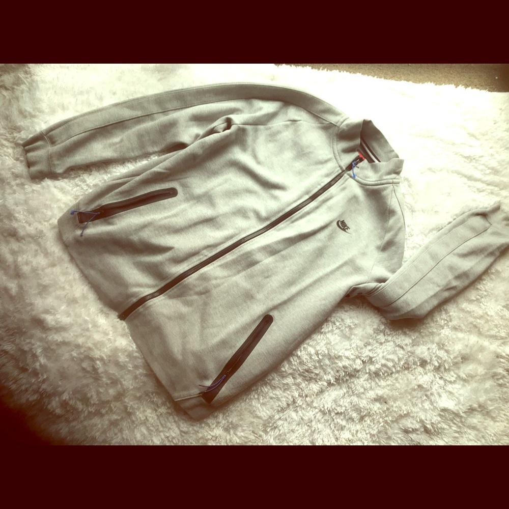 Nike large women’s gray sweater new athletic top